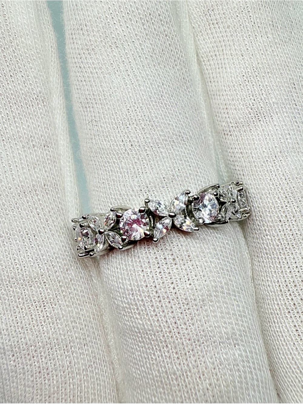 Elegant Silver Women's Ring - Picture 15 of 17
